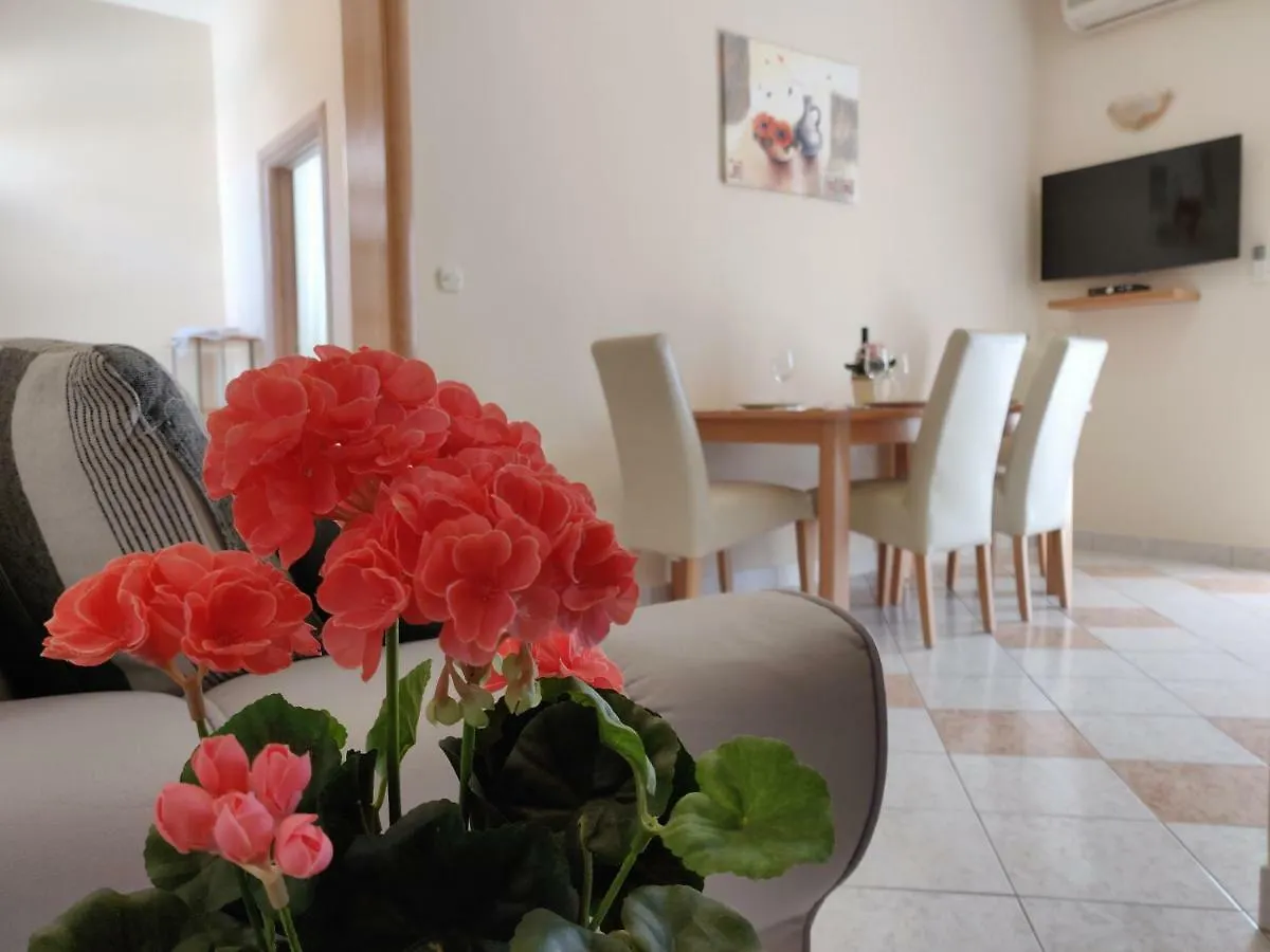 Apartments Rogoznica Sukosan